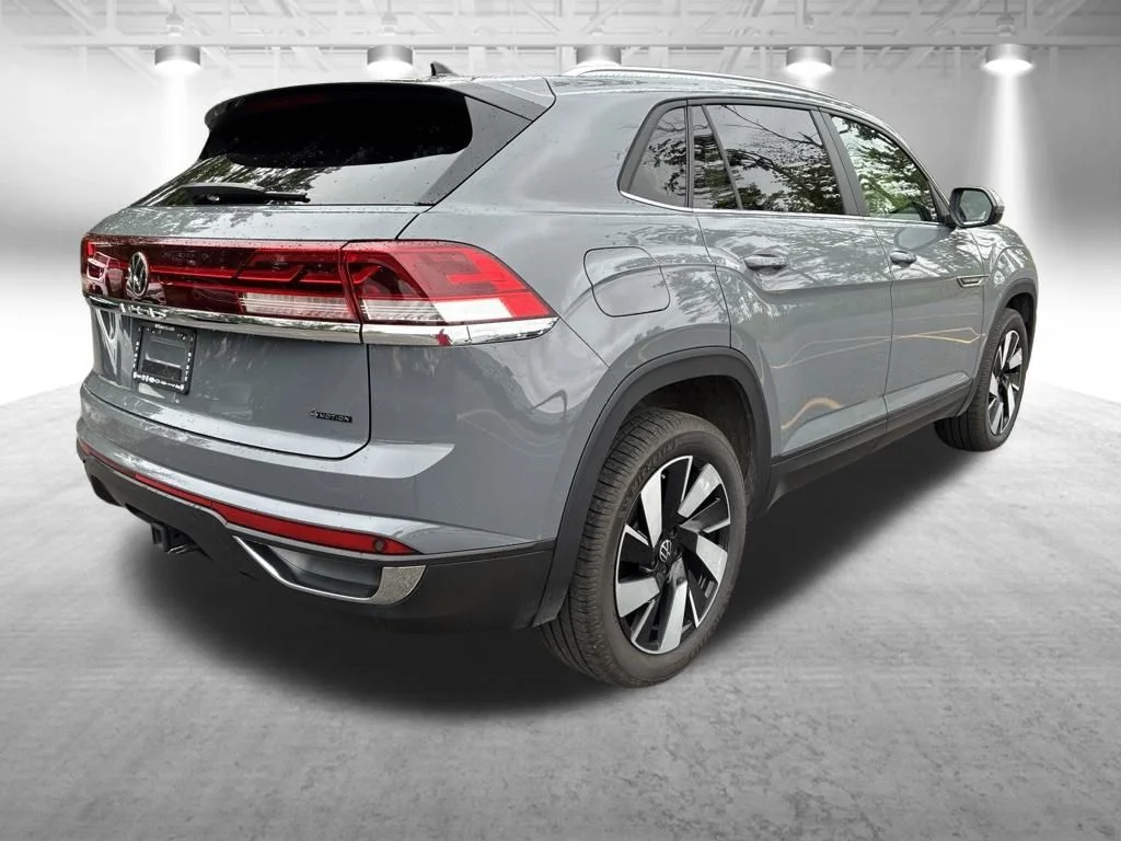 Used 2024  Volkswagen 2.0T SE w/Technology image 6