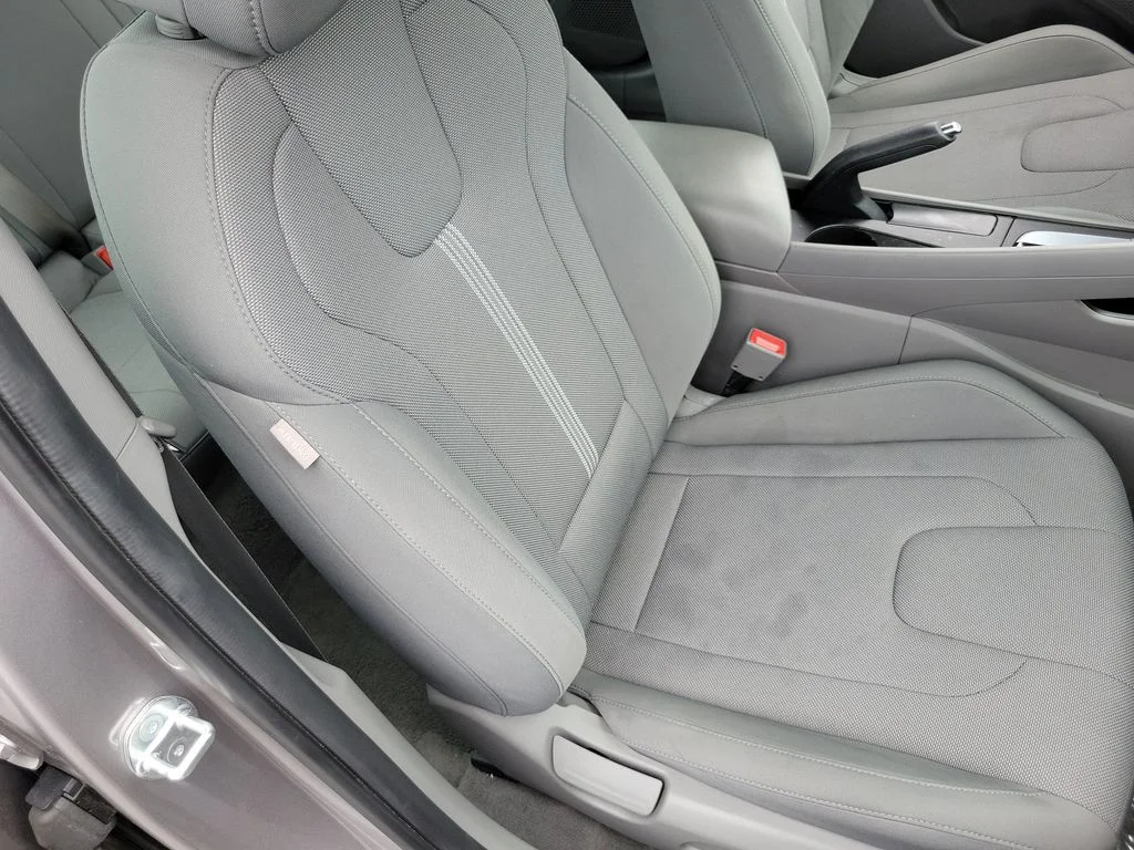Used 2023 Fluid Metal Hyundai SE image 20
