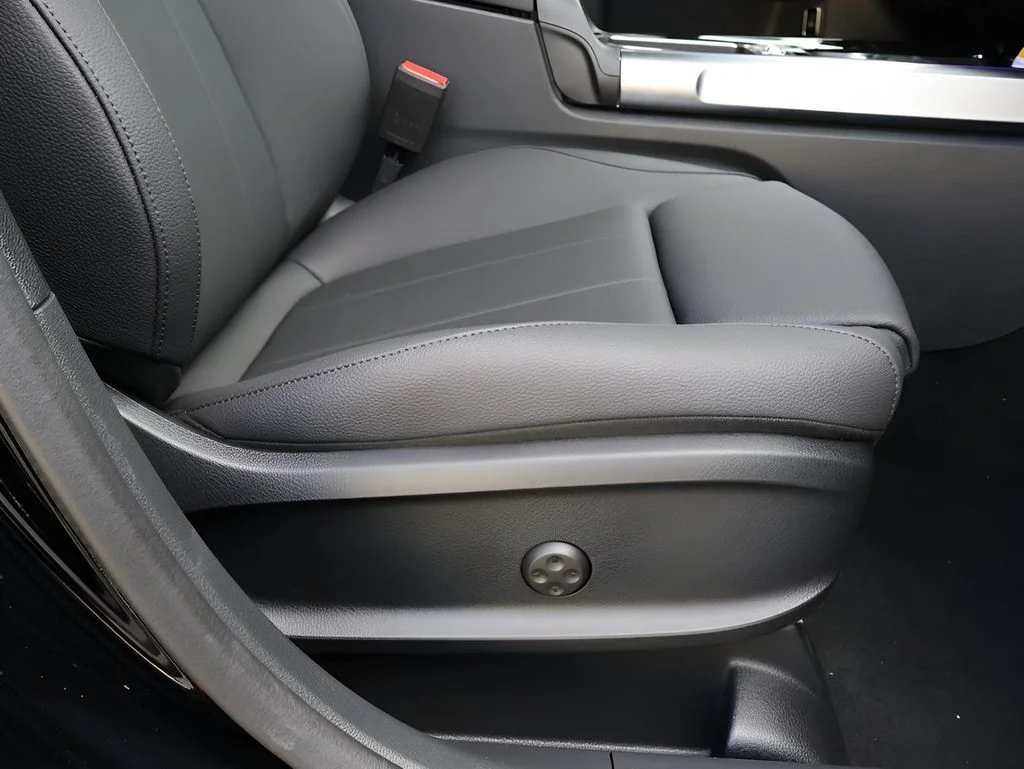2025 Mercedes-Benz GLB Base - Photo 12