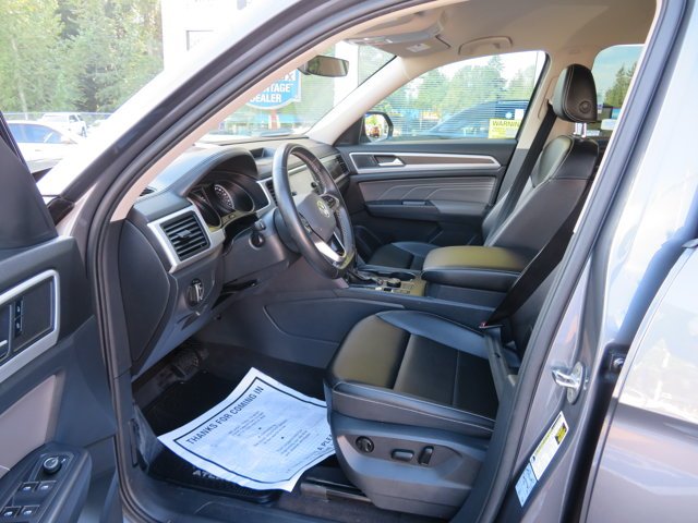 Used 2021 Platinum Gray Metallic Volkswagen 2.0T SE image 23