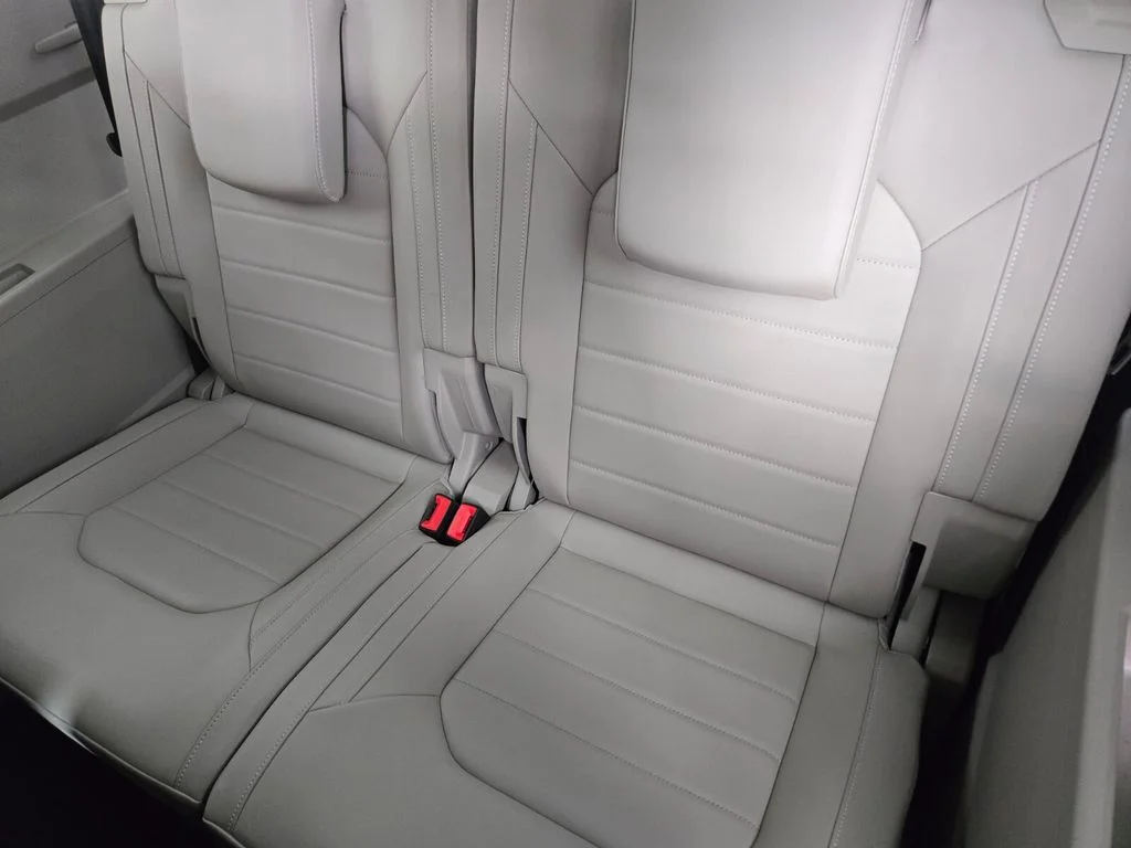 Used 2021 Black Volkswagen SEL Premium image 12