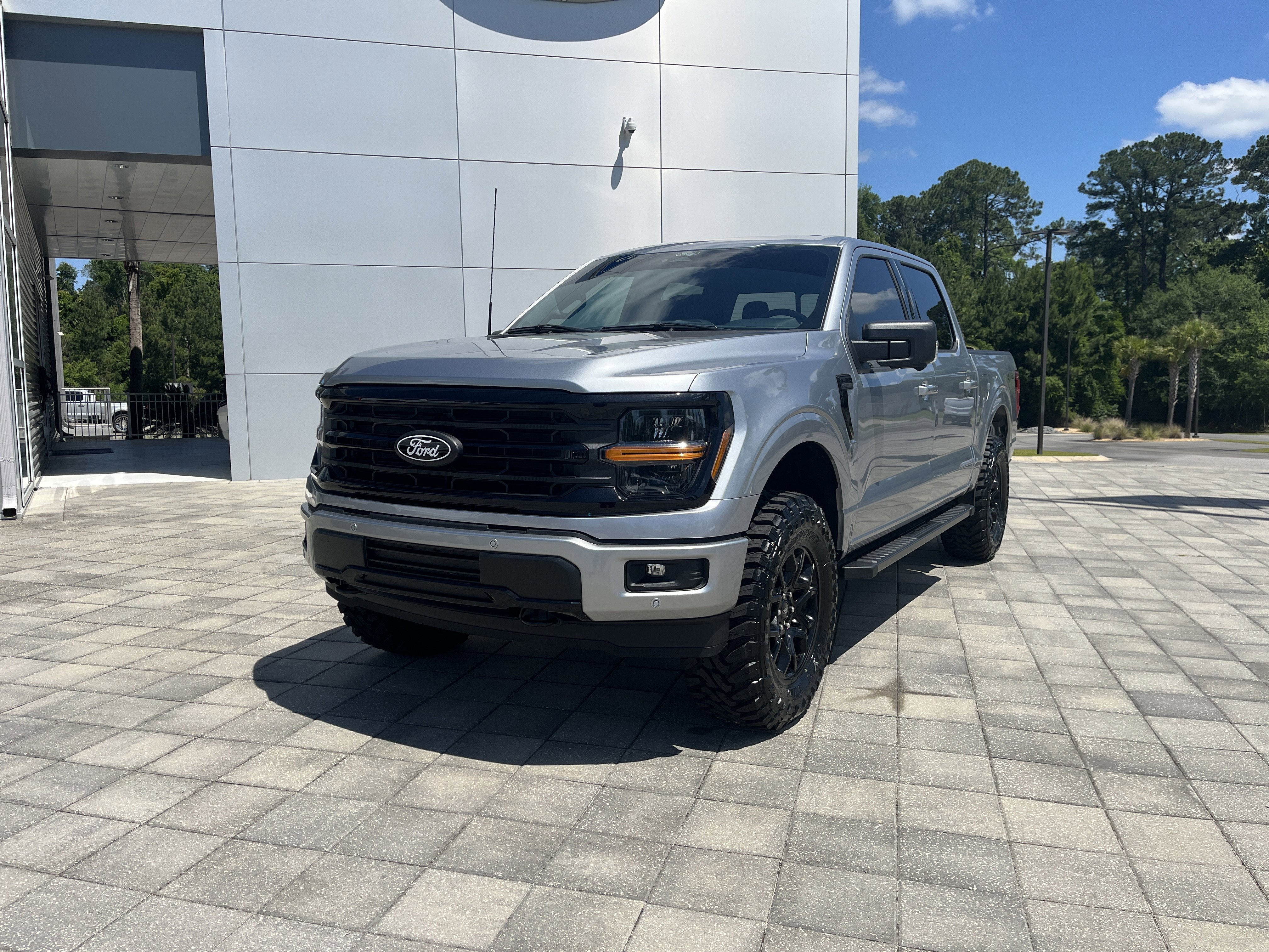New 2026 Iconic Silver Metallic Ford XLT image 2