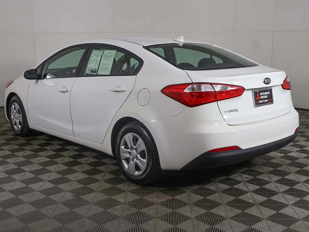 Used 2016 White Kia LX image 4
