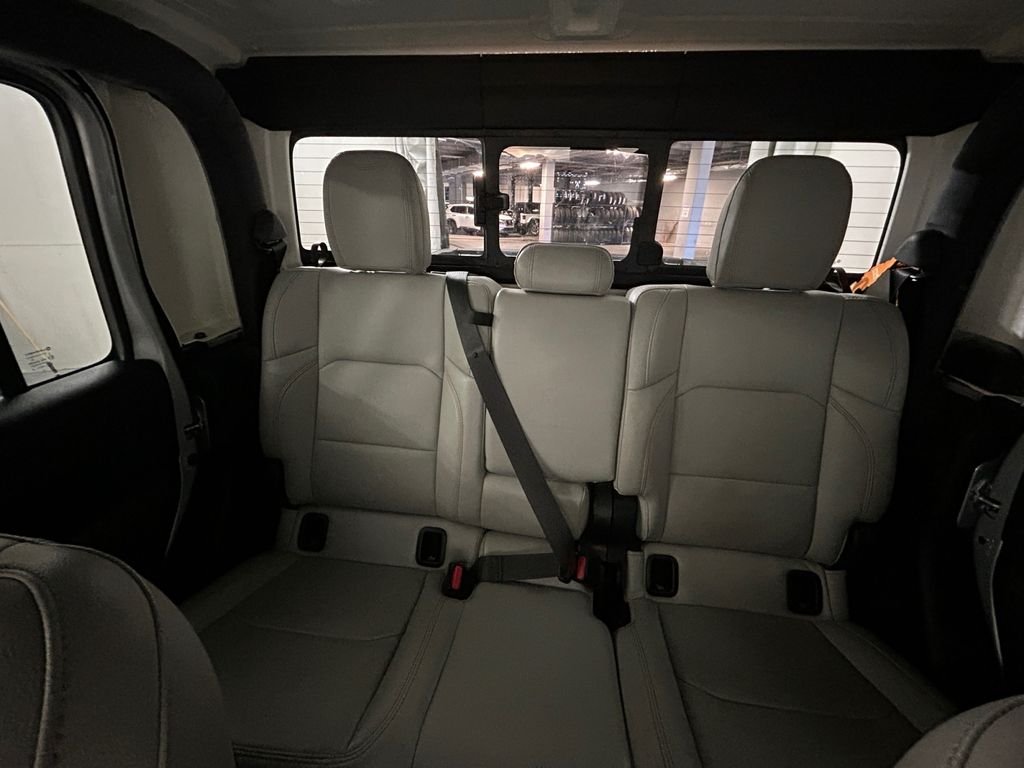 Used 2022 Silver Jeep Mojave image 19