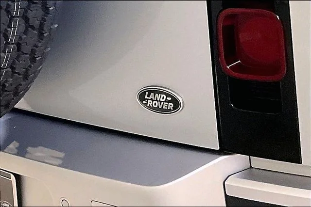 Used 2023 Silver Land Rover S image 7