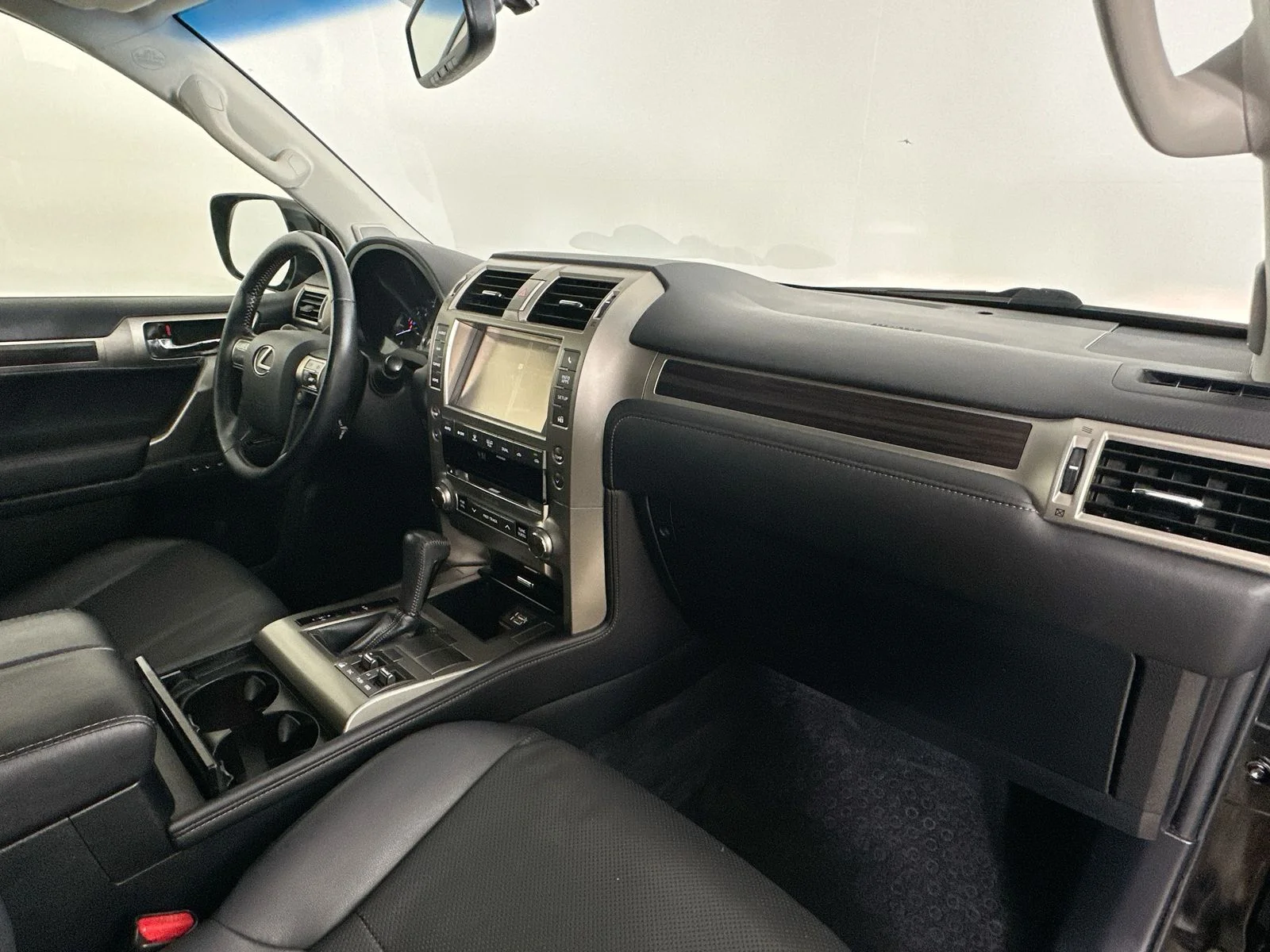 Used 2014 Black Lexus  image 46