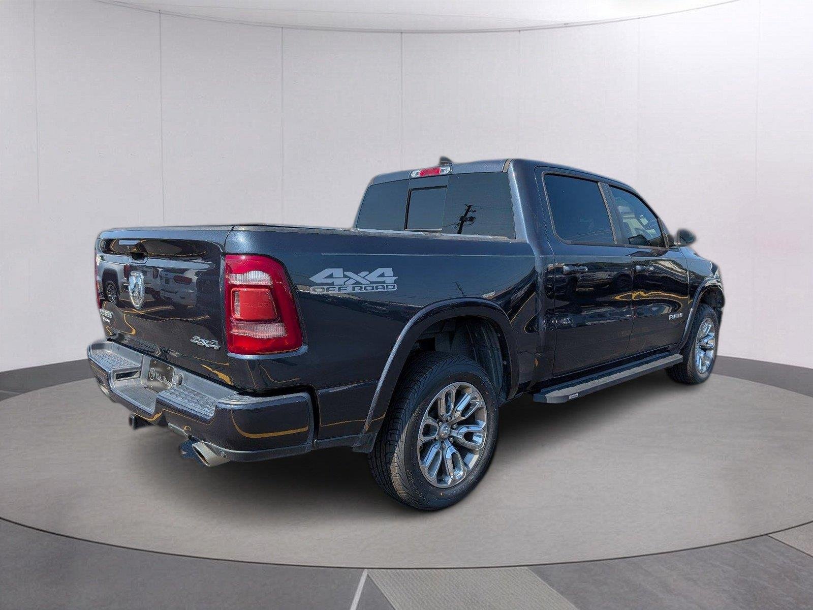 Used 2020 Diamond Black Crystal Pearlcoat Ram Laramie image 7