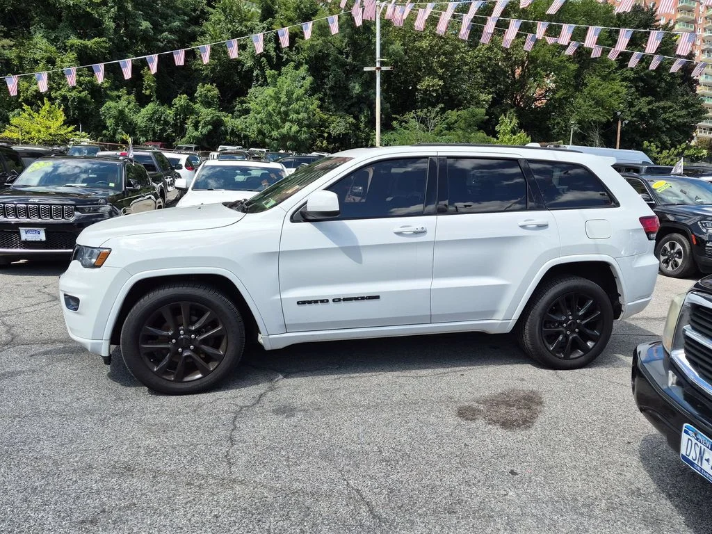 Used 2018 White Jeep Altitude image 10