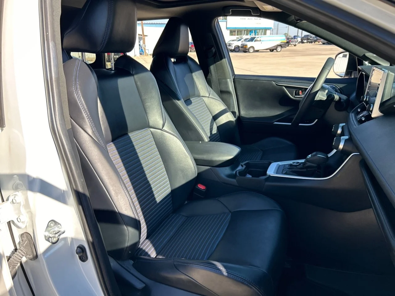 Used 2019 White Toyota Hybrid XSE image 21