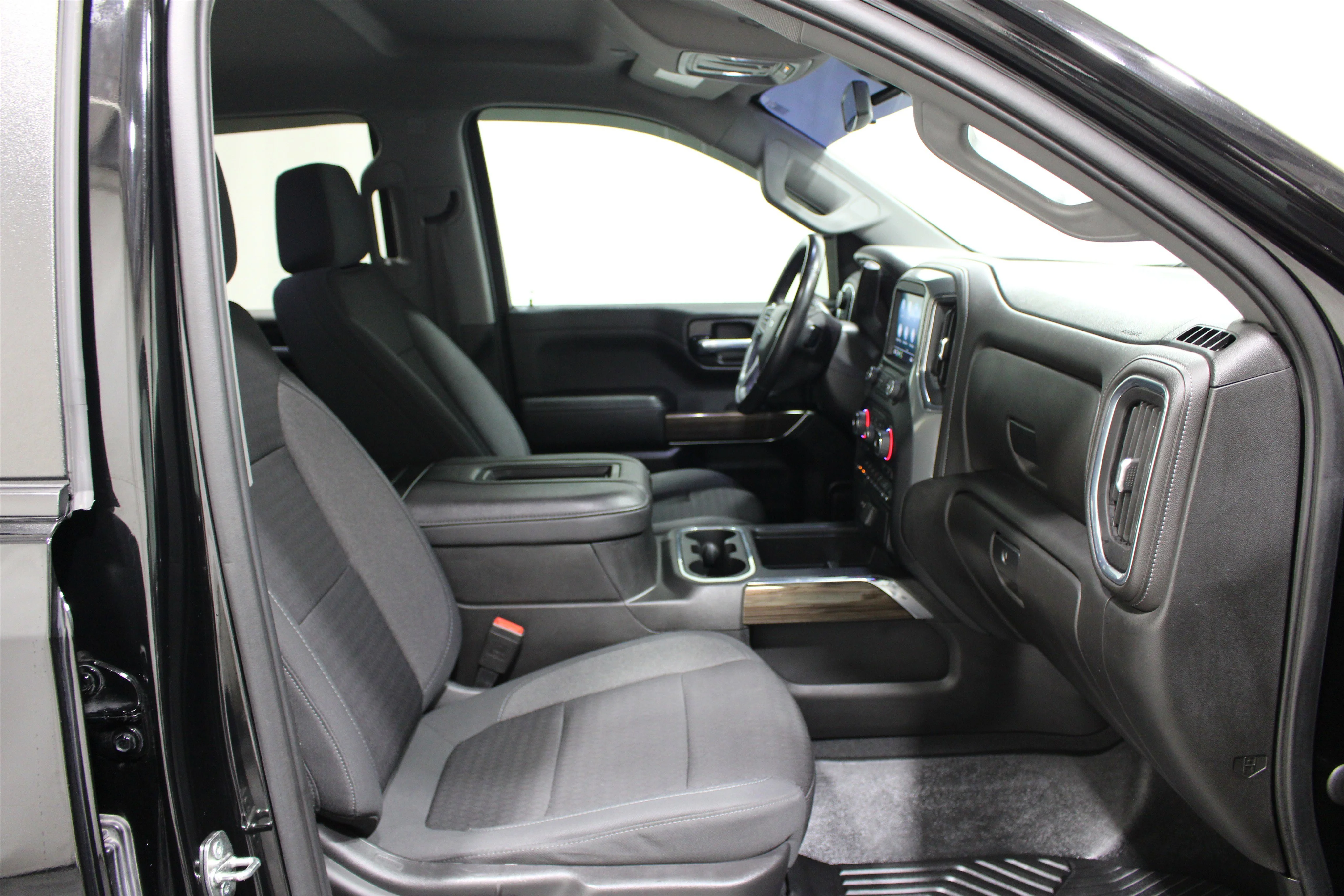 Used 2022 Black Chevrolet RST image 20