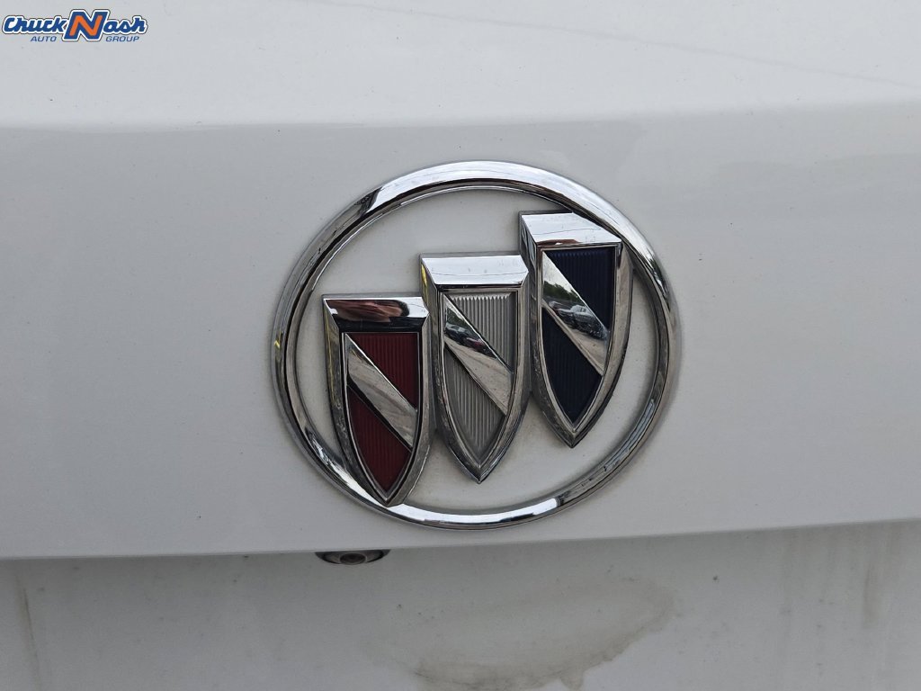 Used 2022 SUMMIT WHITE Buick Preferred image 8