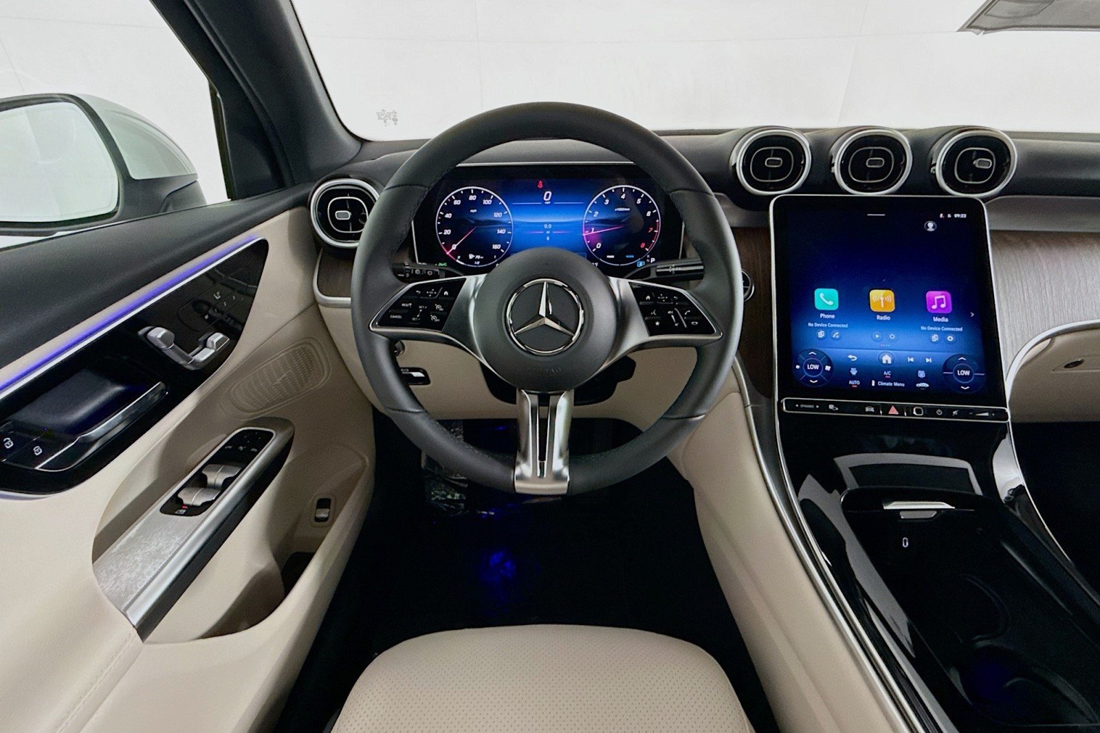 New 2026 Polar White Mercedes-Benz GLC 300 SUV image 4