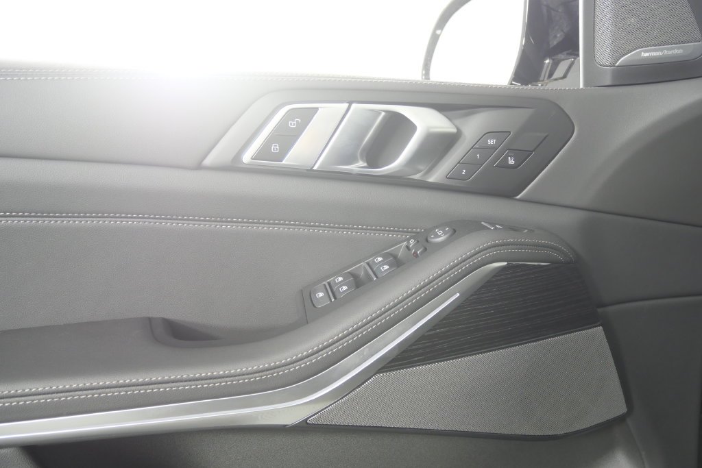 New 2026 Gray Metallic BMW M60i image 9