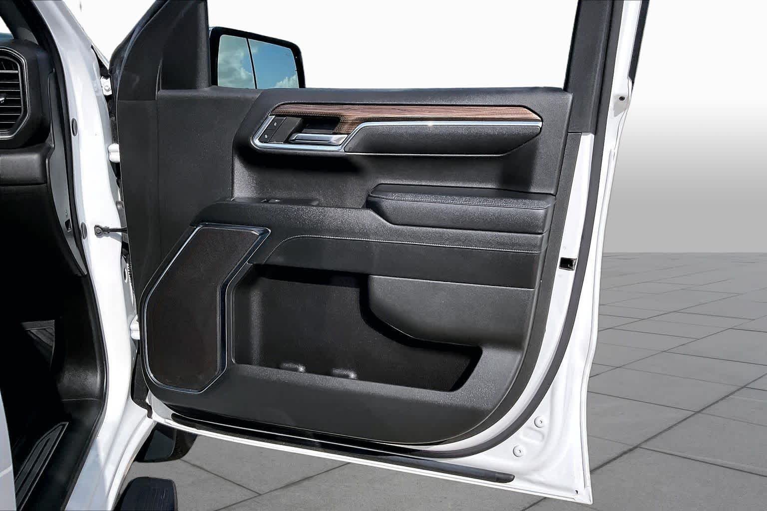 Used 2024 Summit White Chevrolet LT image 22
