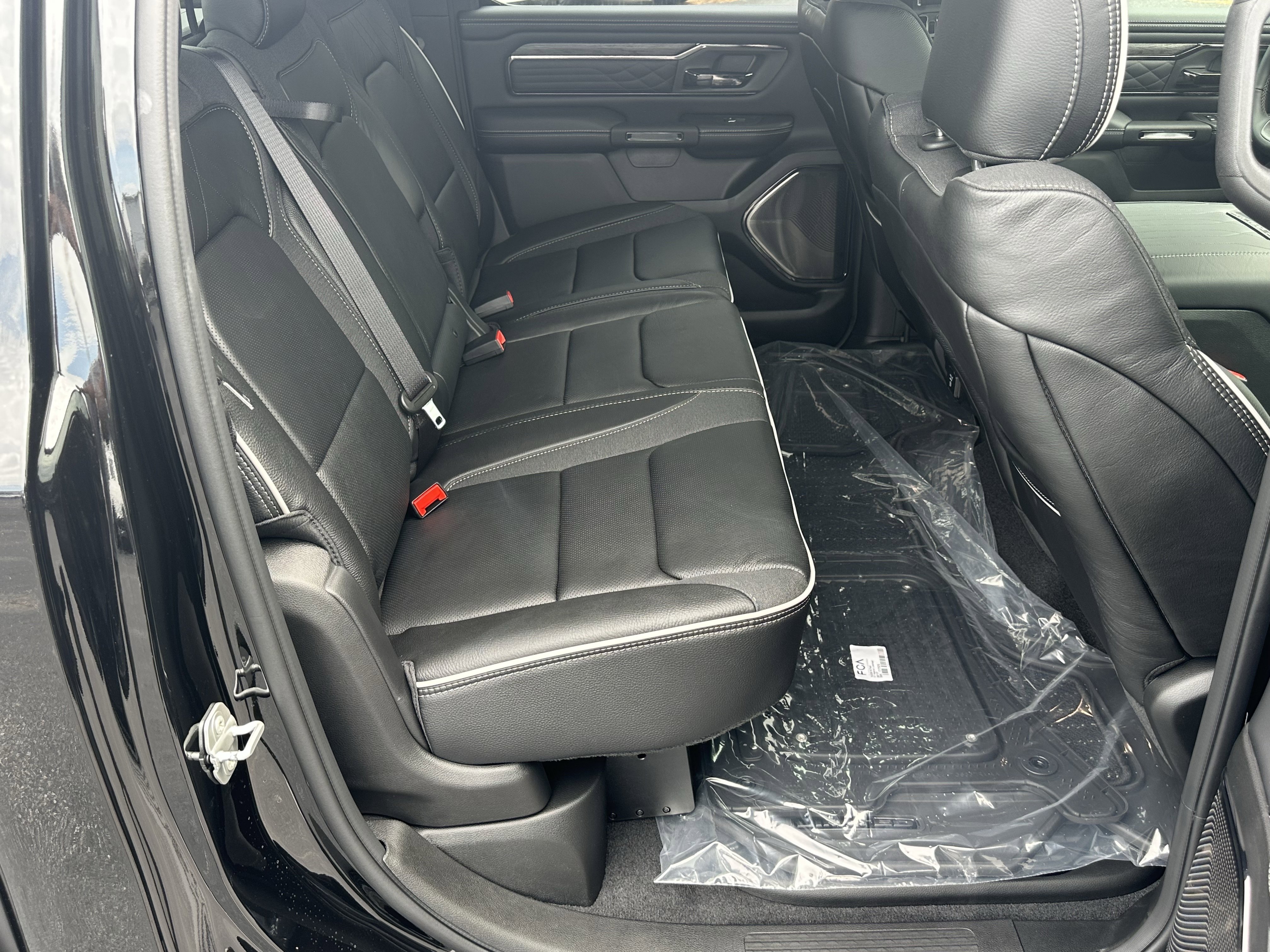 New 2026 Diamond Black Crystal Pearlcoat RAM Limited image 16