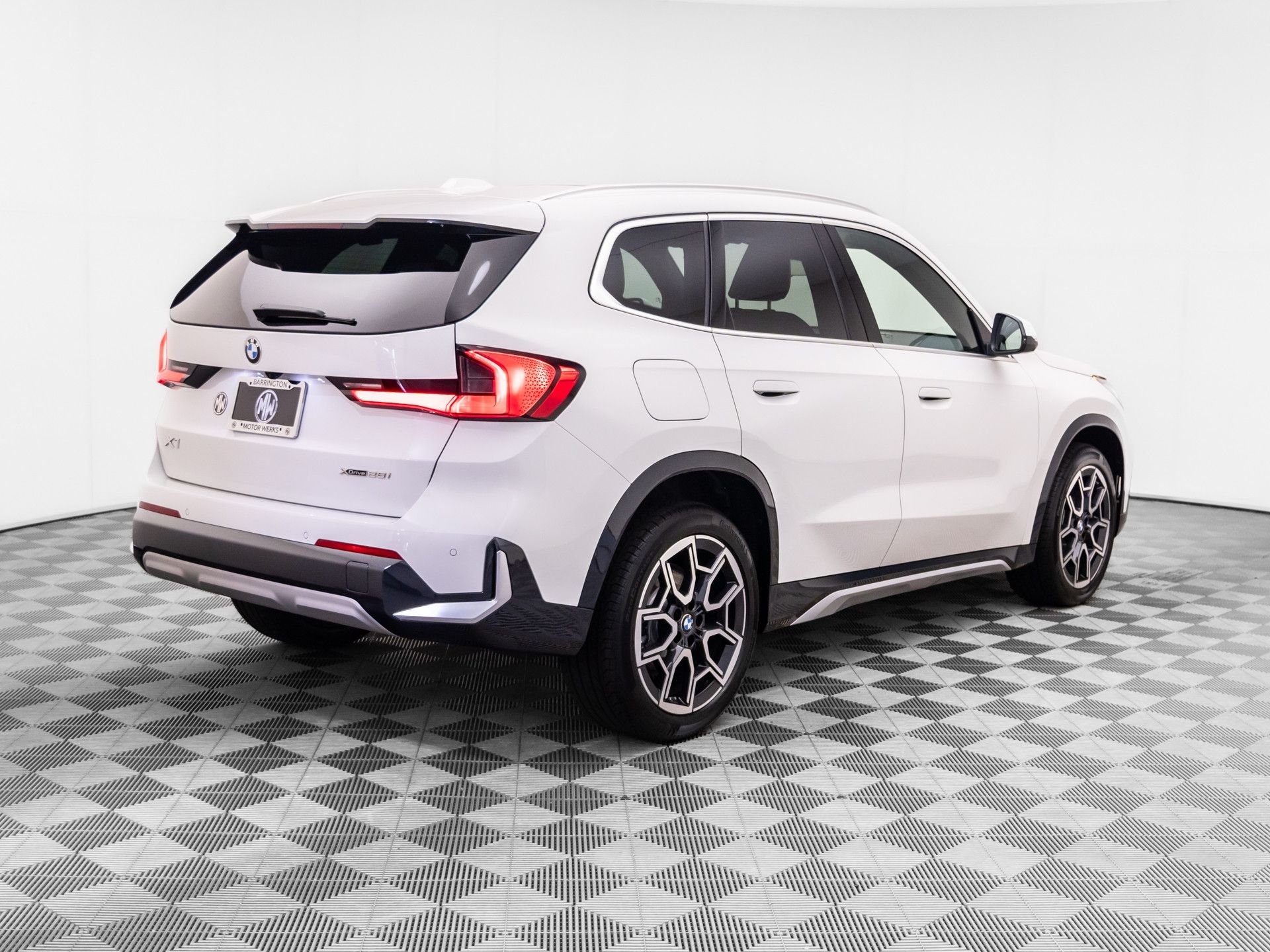 New 2026 Alpine White BMW xDrive28i image 6