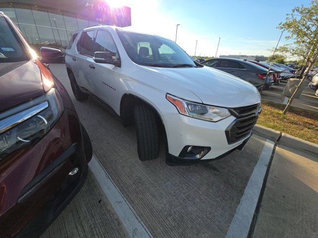 Used 2019 Iridescent Pearl Tricoat Chevrolet Premier image 2