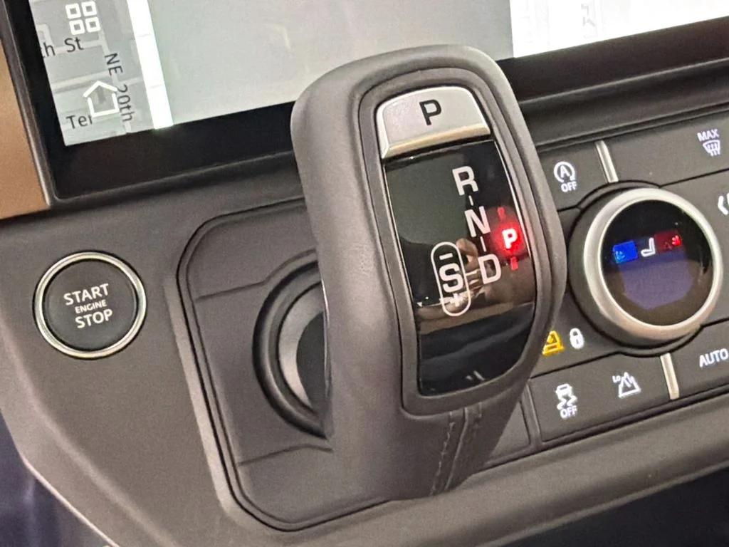 New 2026 Borasco Grey Land Rover X-Dynamic SE image 17