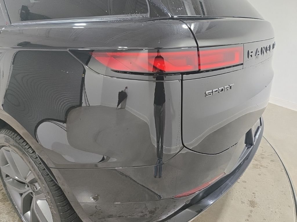 New 2026 Santorini Black Land Rover Dynamic SE image 23
