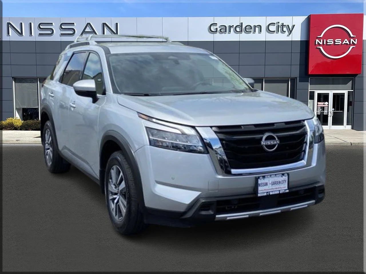 2024 Nissan Pathfinder SL 4WD's photo