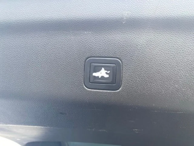 Used 2021  Chevrolet RST image 39