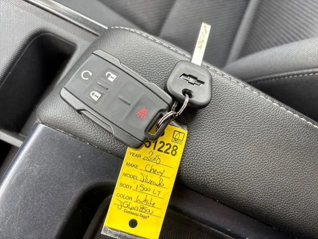 Used 2018 SUMMIT WHITE Chevrolet LT image 32