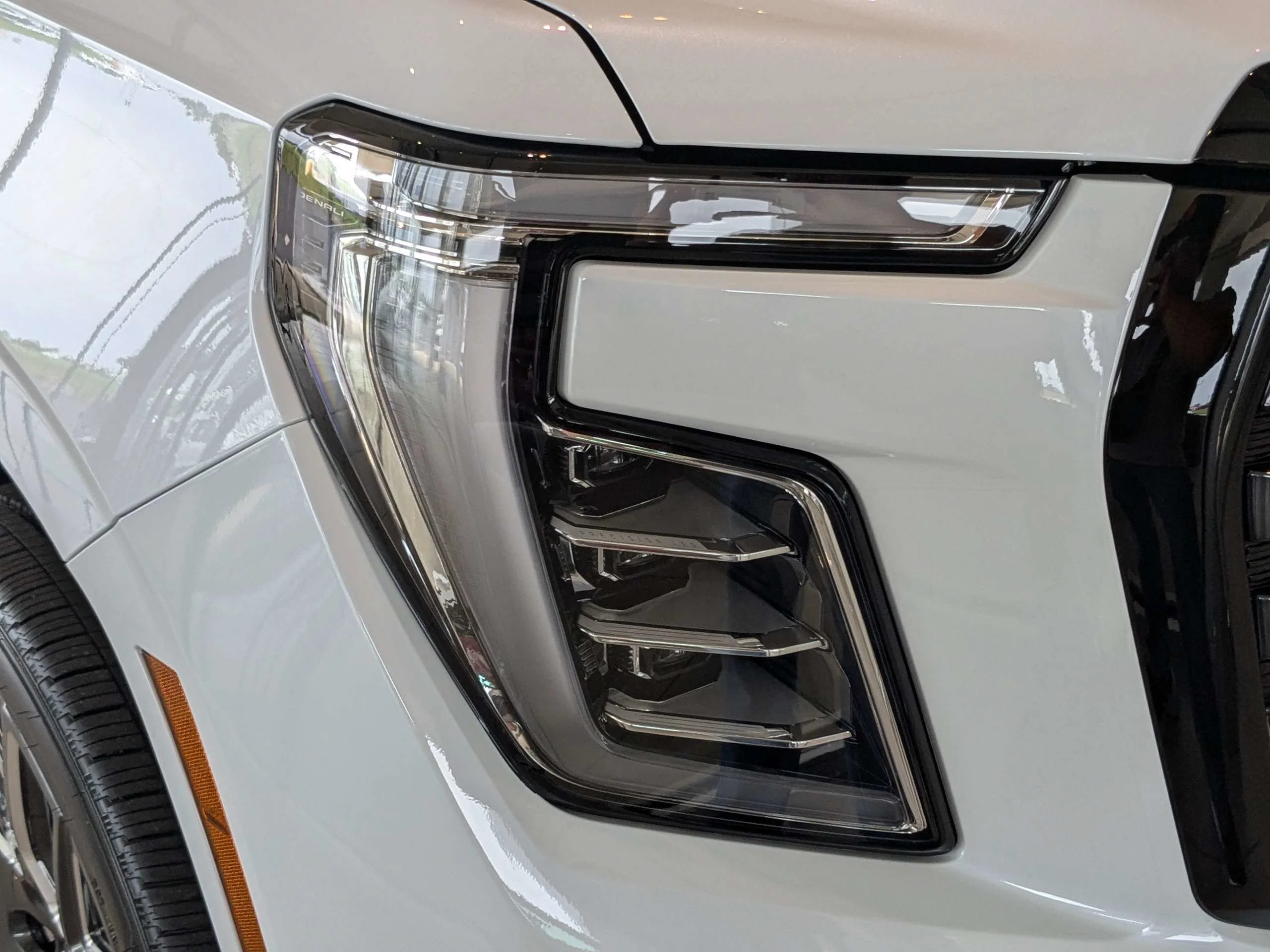 2027 GMC Yukon Denali Ultimate - Photo 10