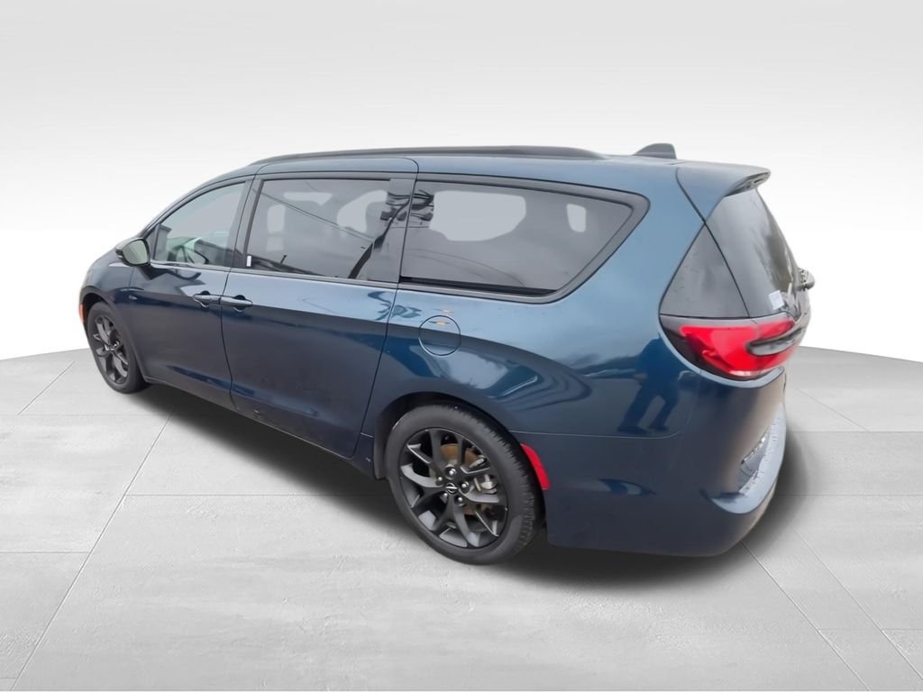 Used 2025 Blue Chrysler Limited image 6