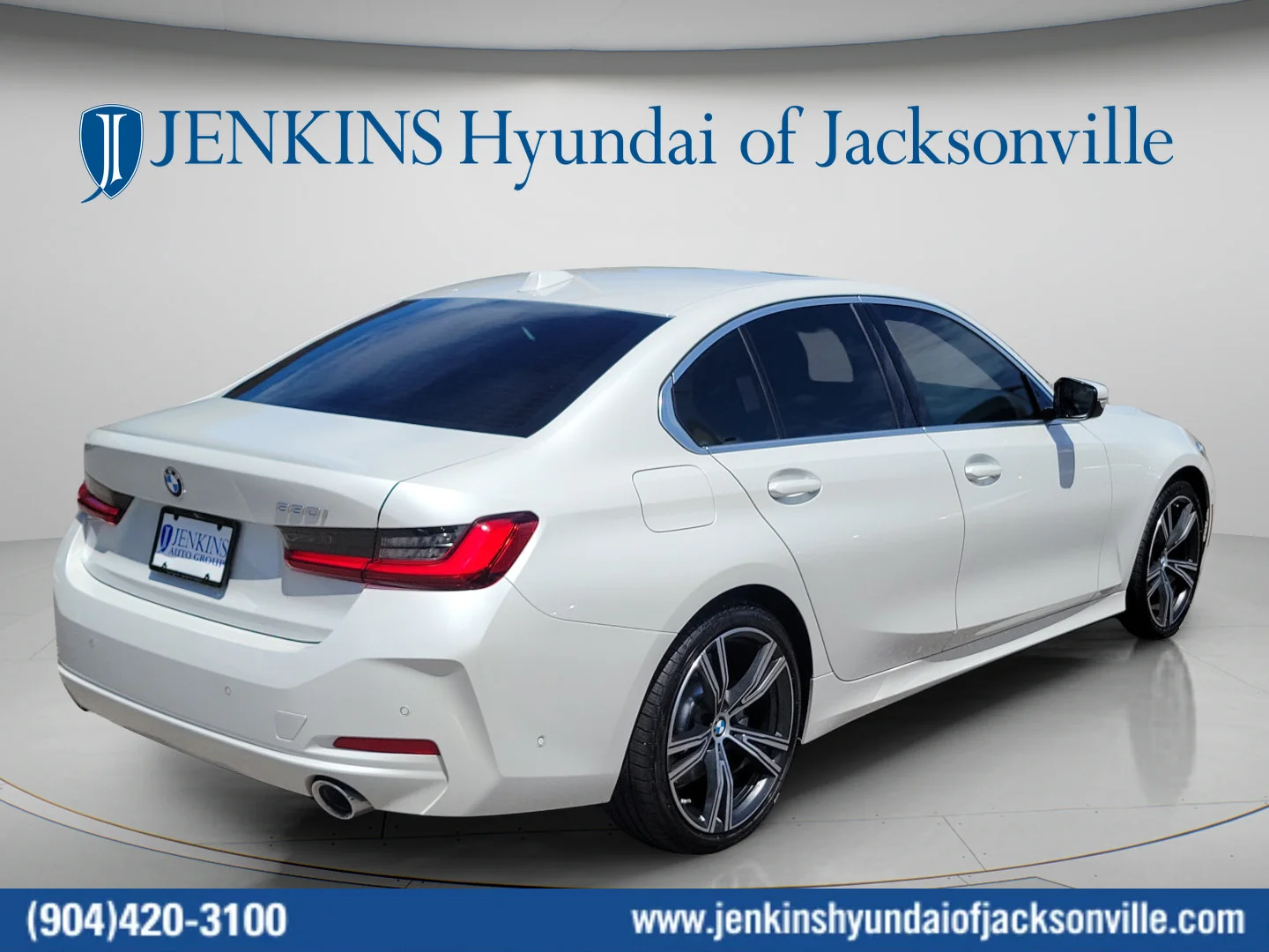 Used 2024 White Metallic BMW 330i image 3