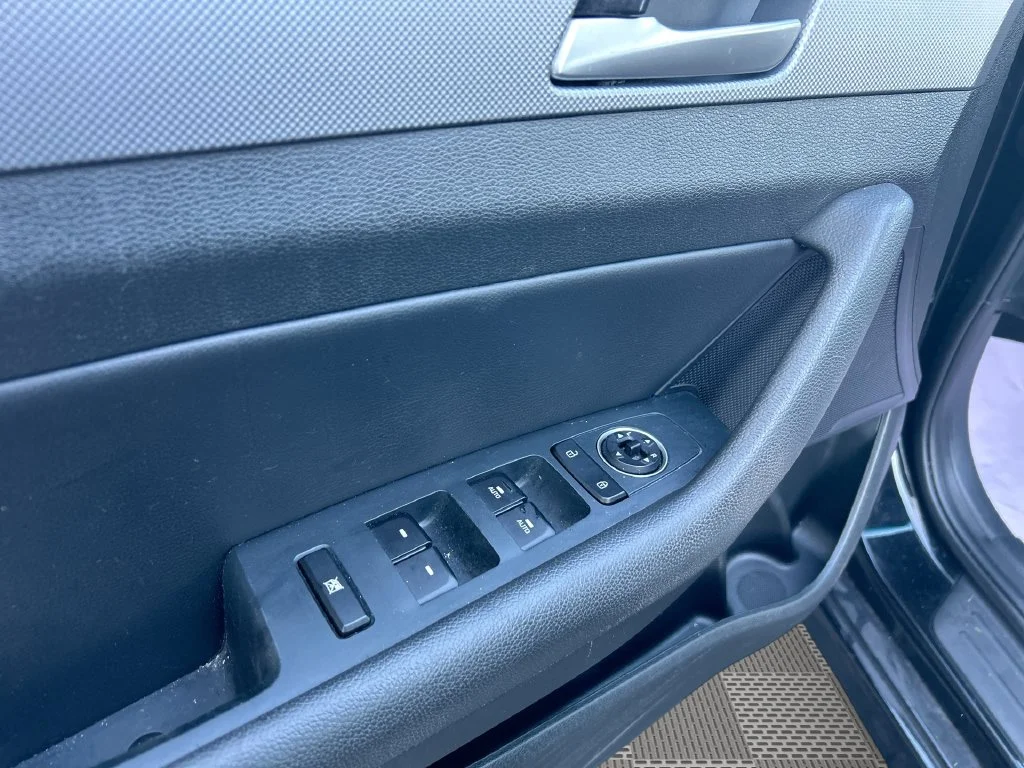Used 2019 Black Hyundai SEL image 25