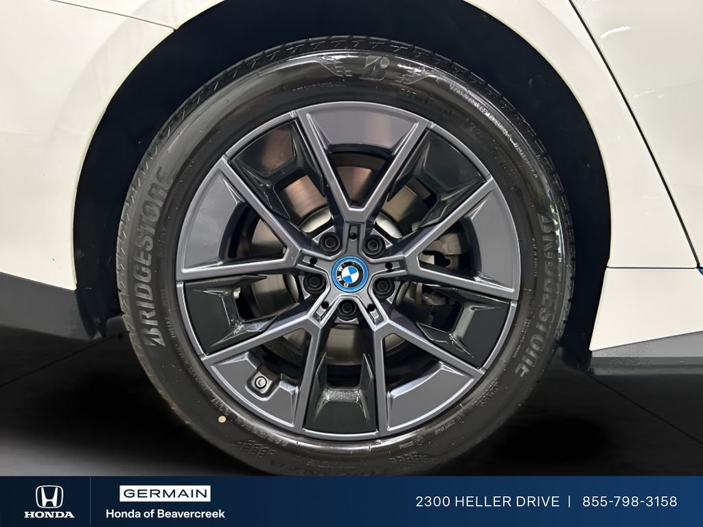 Used 2023 Alpine White BMW eDrive40 image 27