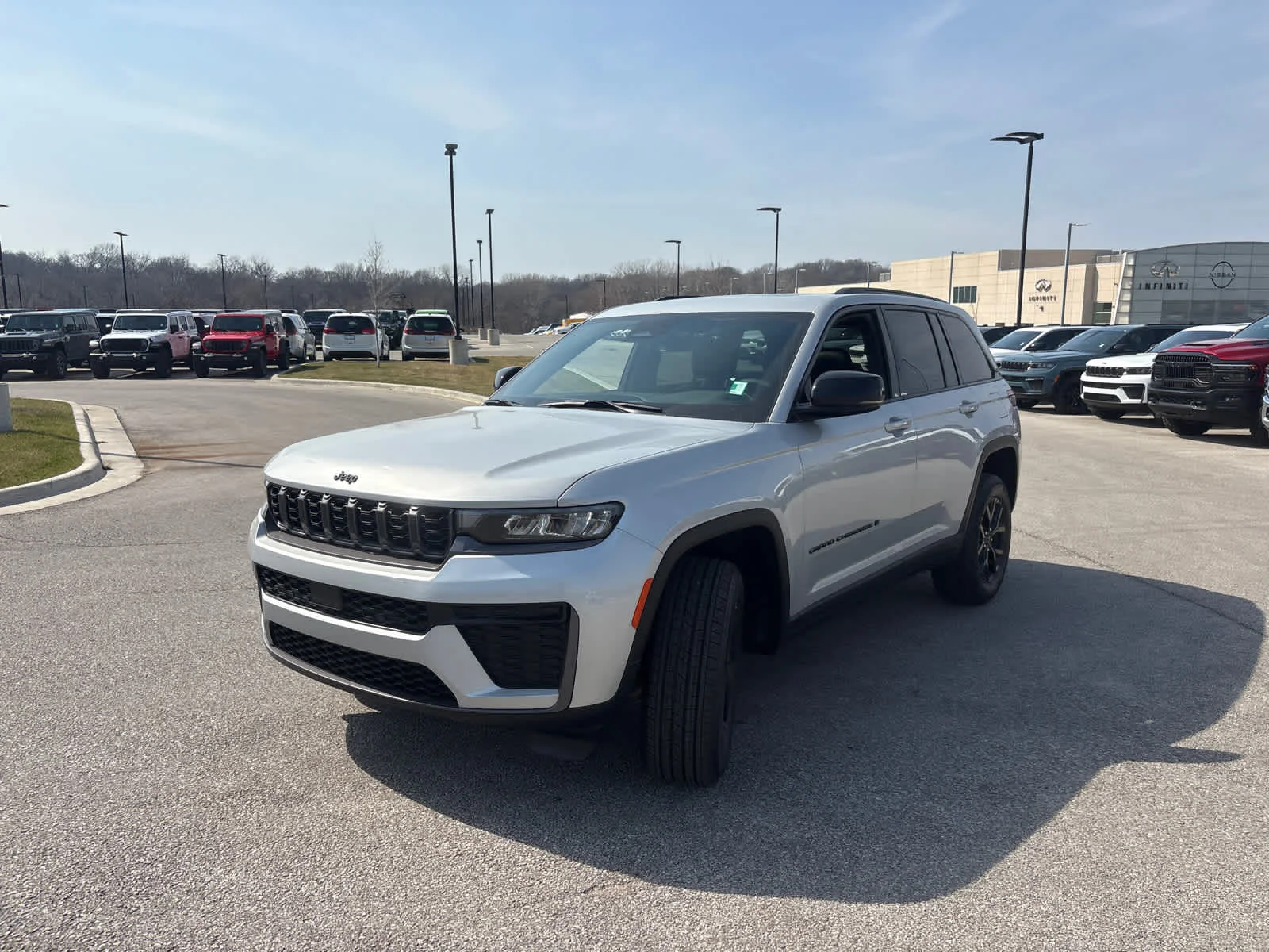 New 2026 Silver Zynith Jeep Laredo Altitude image 4