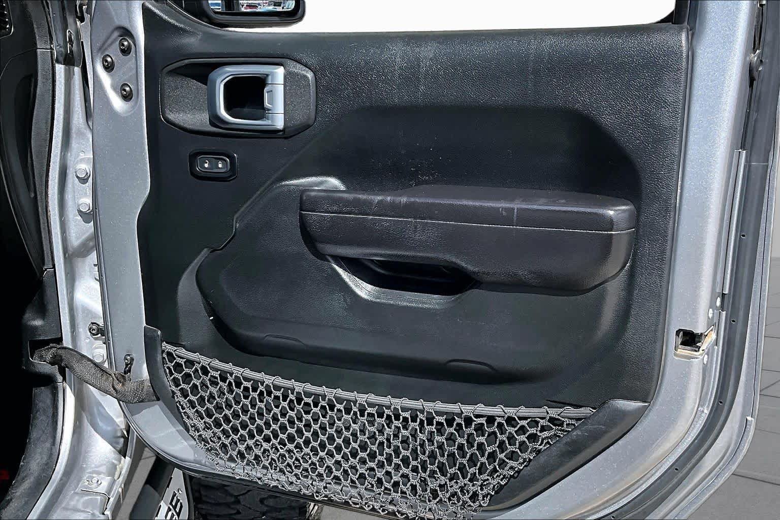 Used 2020 Billet Silver Metallic Clearcoat Jeep Sport S image 21