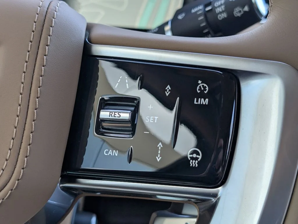 New 2026 Belgravia Green Land Rover SE image 25