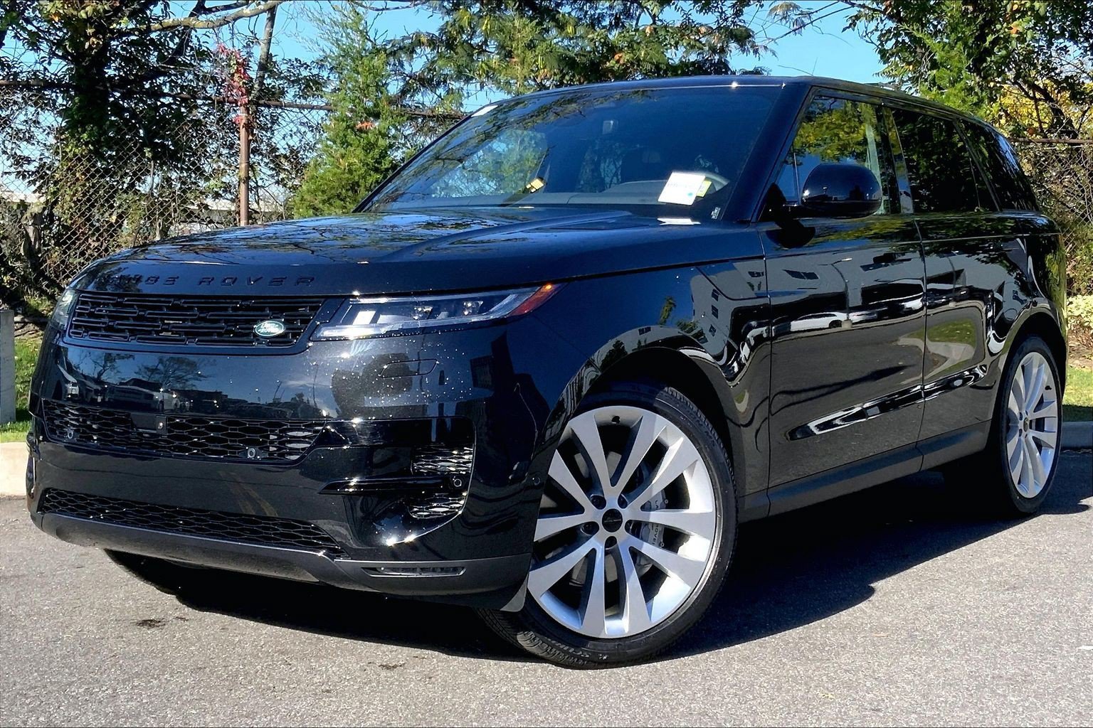 New 2027 Santorini Black Land Rover  SE P360 image 1