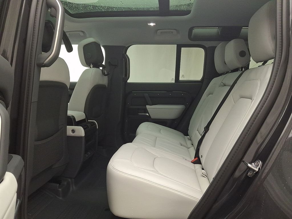 New 2026 Carpathian Grey Land Rover X-Dynamic SE image 6