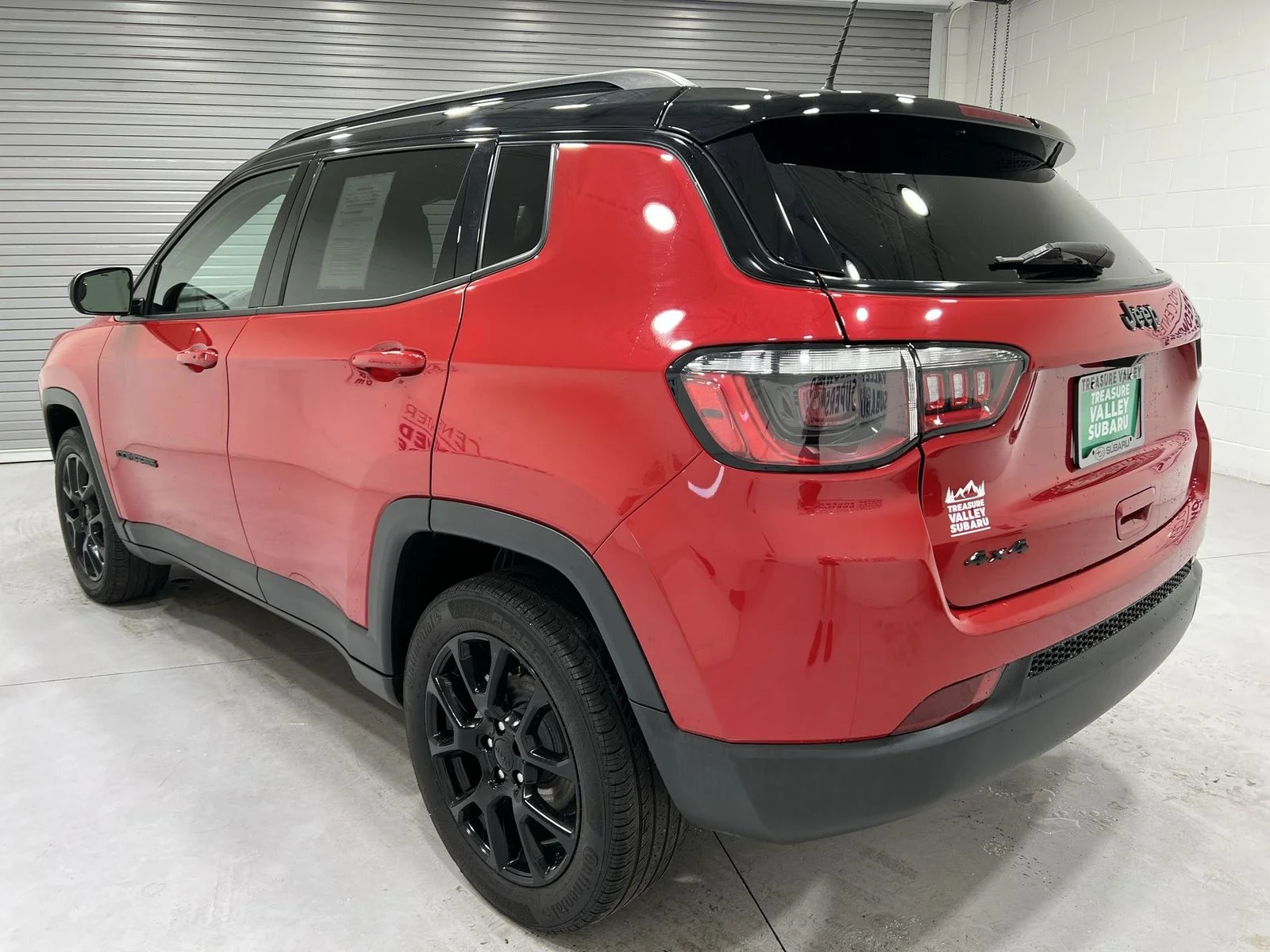 Used 2023 Red Jeep Latitude image 6