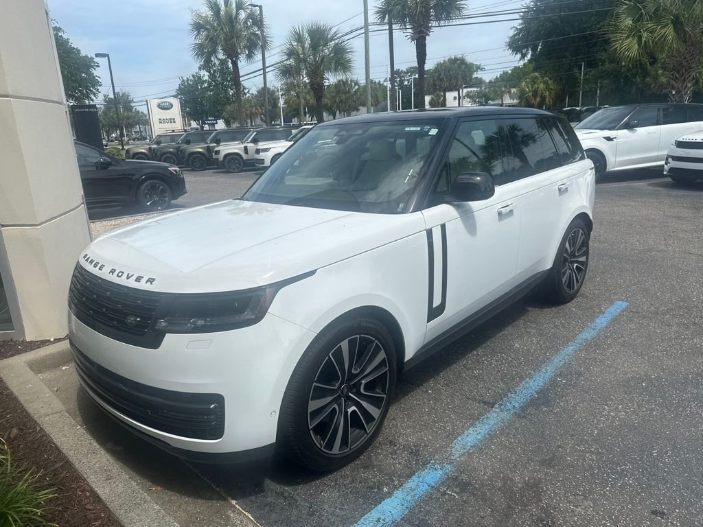 Used 2024 White Land Rover SE image 1