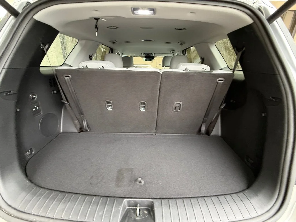 Used 2025 Silver Hyundai SEL image 19