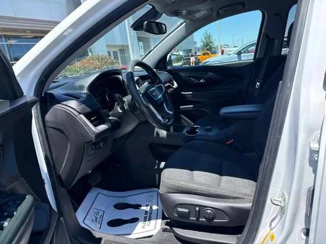 Used 2022 White GMC SLE image 11