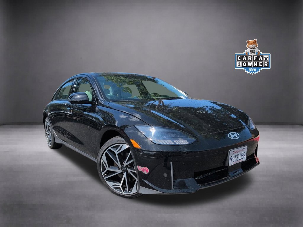 Used 2023 Black Hyundai Limited image 1