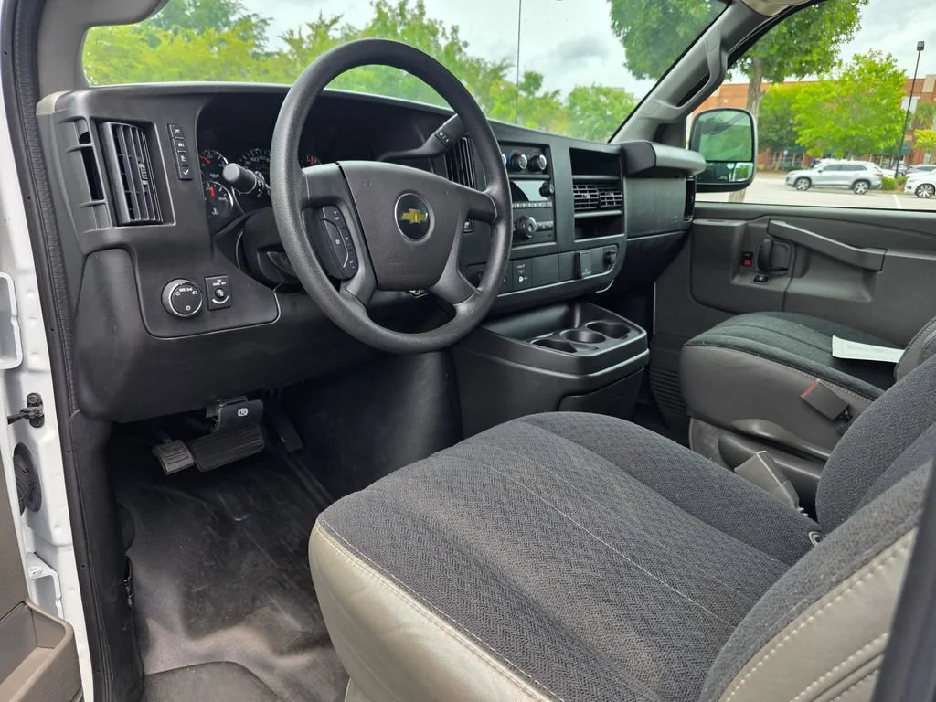 Used 2025 Summit White Chevrolet WT image 11