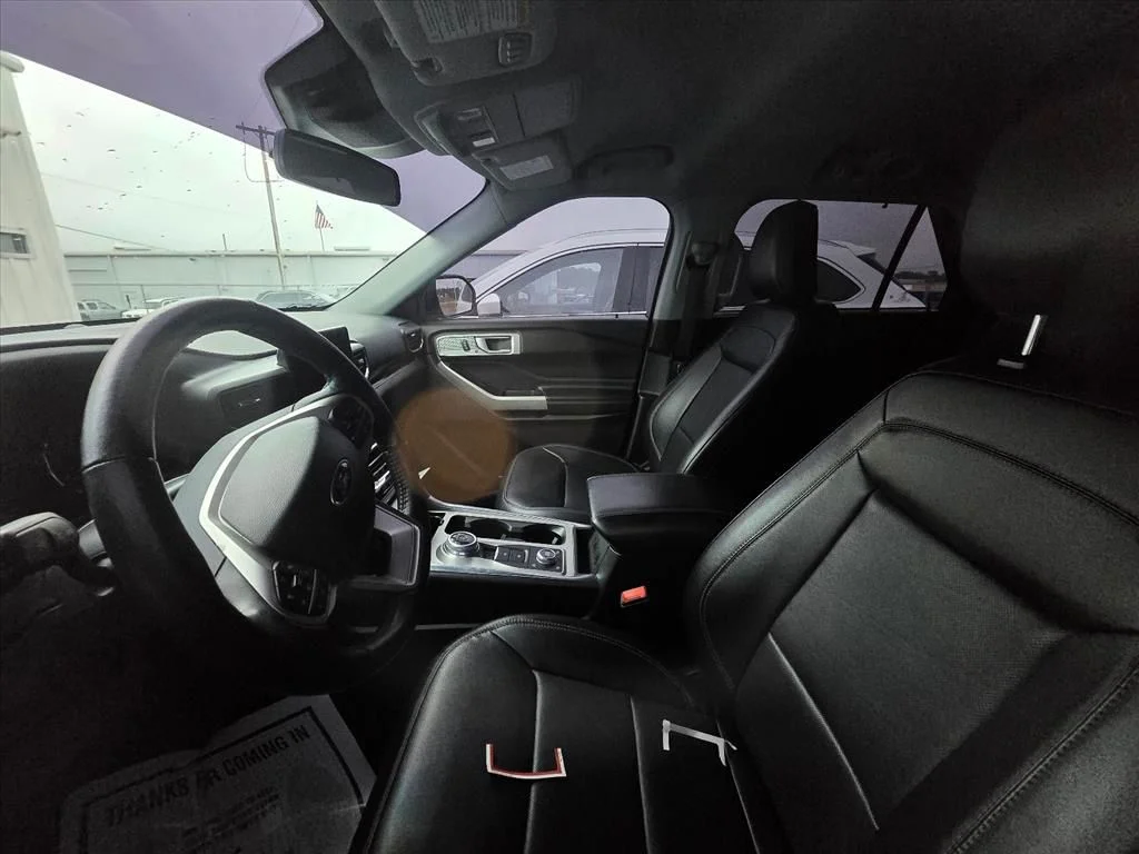 Used 2023 Silver Ford Limited image 4