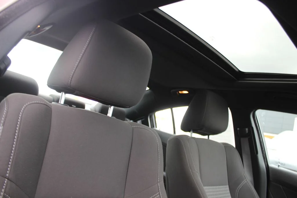 Used 2023 Red Dodge SXT image 34