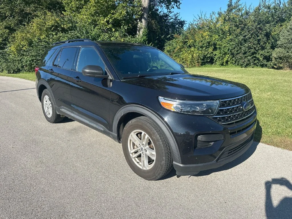 Used 2020 Black Ford XLT image 1