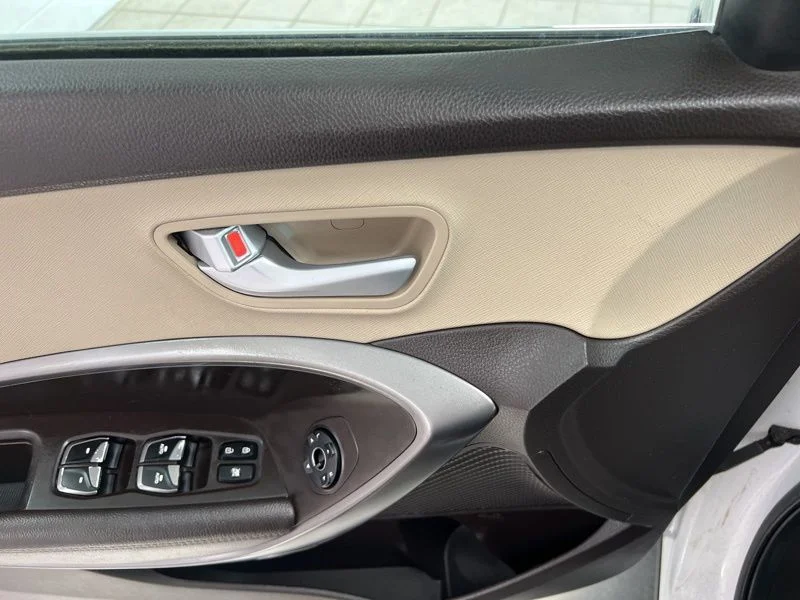 Used 2017 White Hyundai 2.4 Base image 19