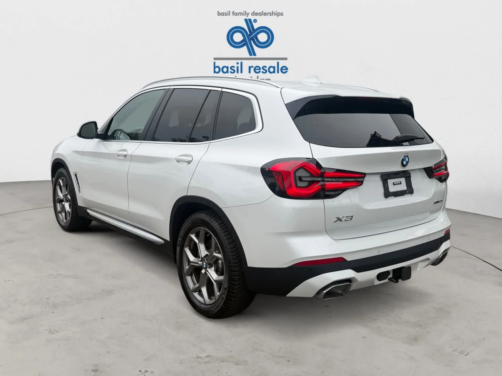 Used 2022 Mineral White Metallic BMW xDrive30i image 5