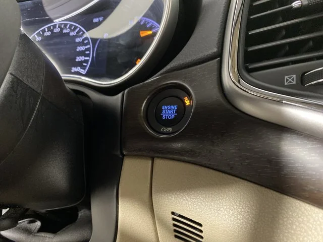 Used 2018 Silver Jeep Laredo E image 25
