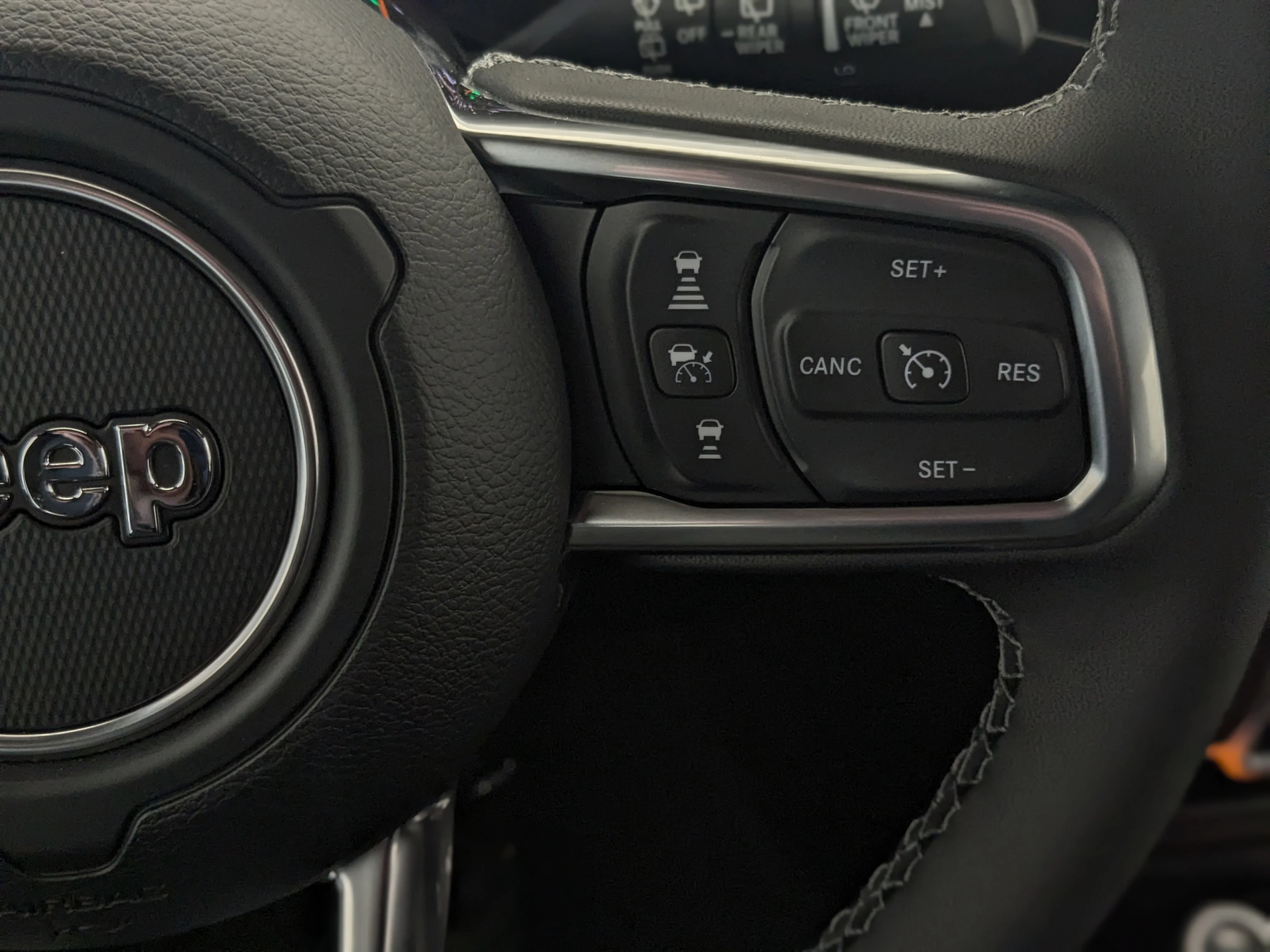 New 2026 Black Jeep Sahara - - McKinley Leather Seats - Body?Colour Hardtop - Side Steps - 3.6L Pentastar V6 & More image 17