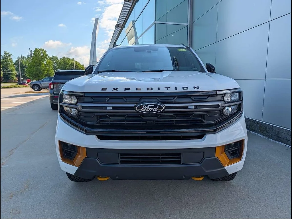 New 2026 Star White Metallic Tri-Coat Ford Tremor® image 2
